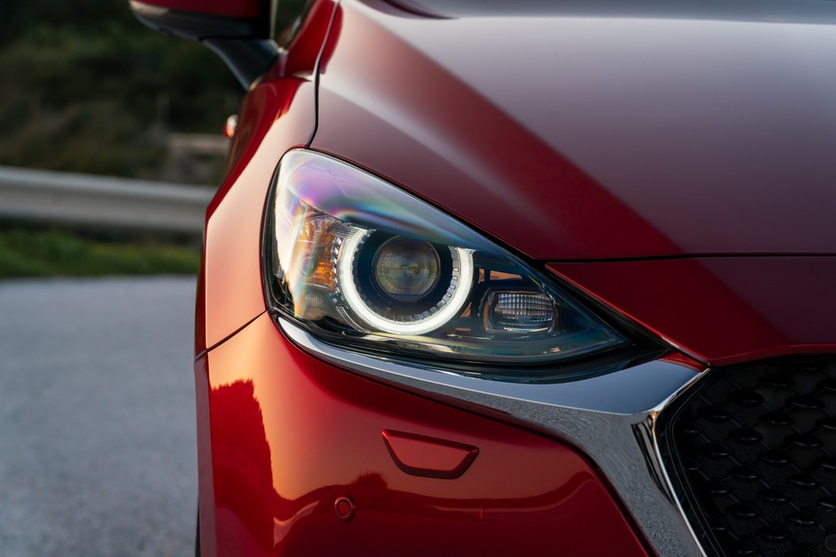 Mazda 2 – poprawiony wygląd i wyposażenie