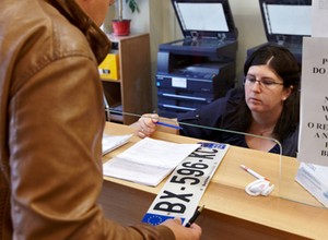 Minister wyjaśnił, jak zaoszczędzić 1 tys. zł. Sposób na nowy obowiązek rejestracji