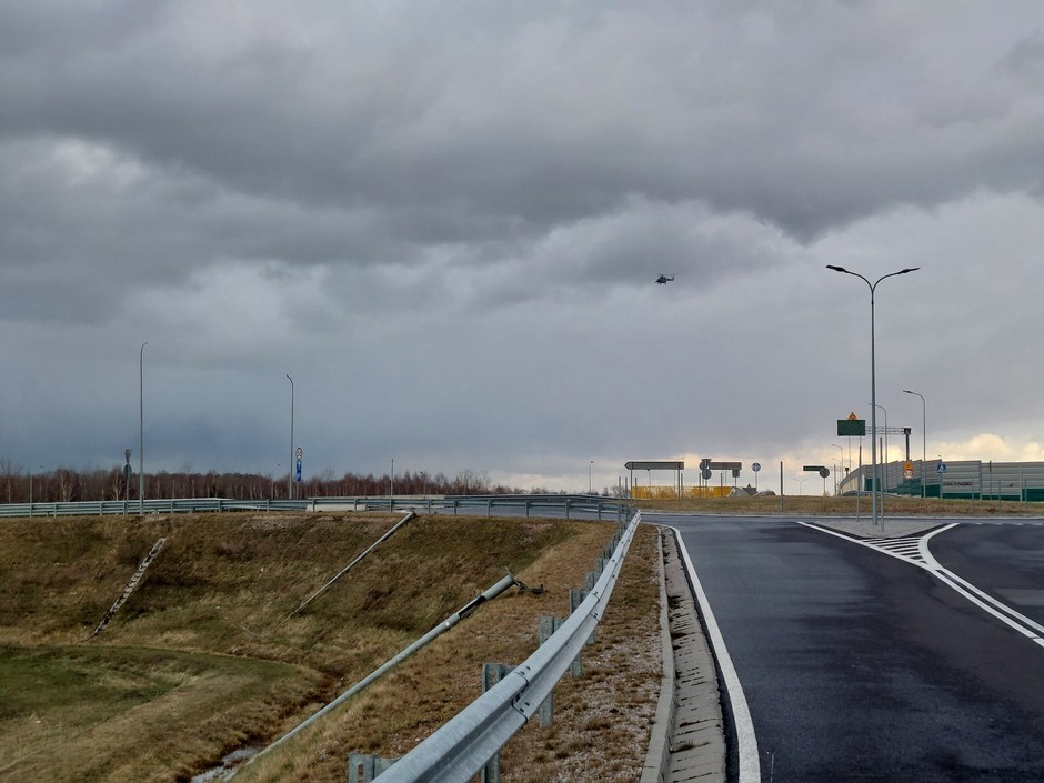 Zdemolowany i rozkradziony węzeł na trasie S8