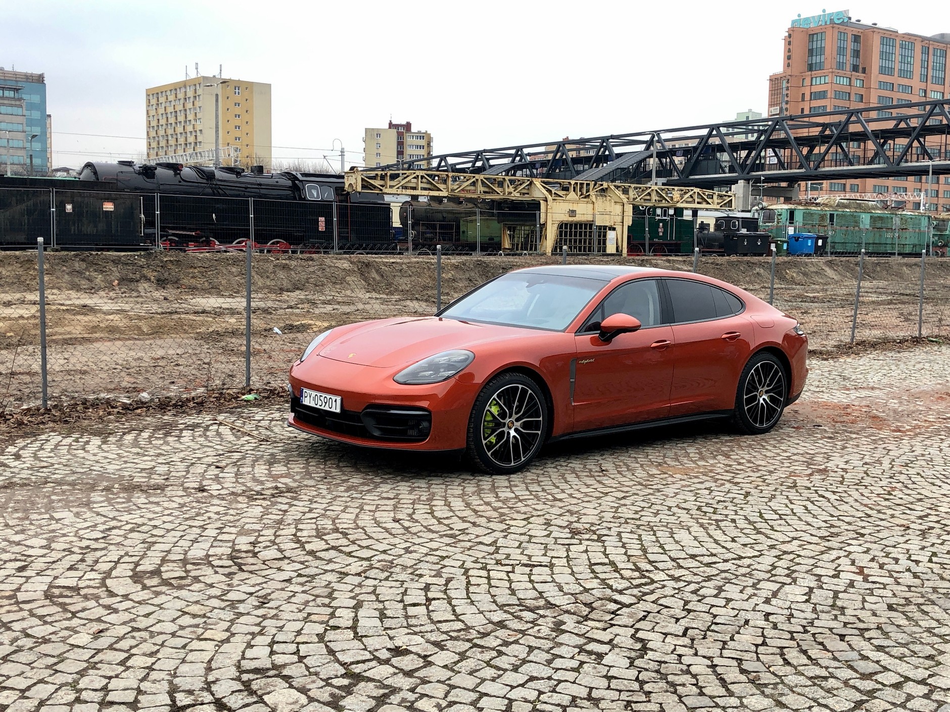 Porsche Panamera 4 E-Hybrid Platinum Edition