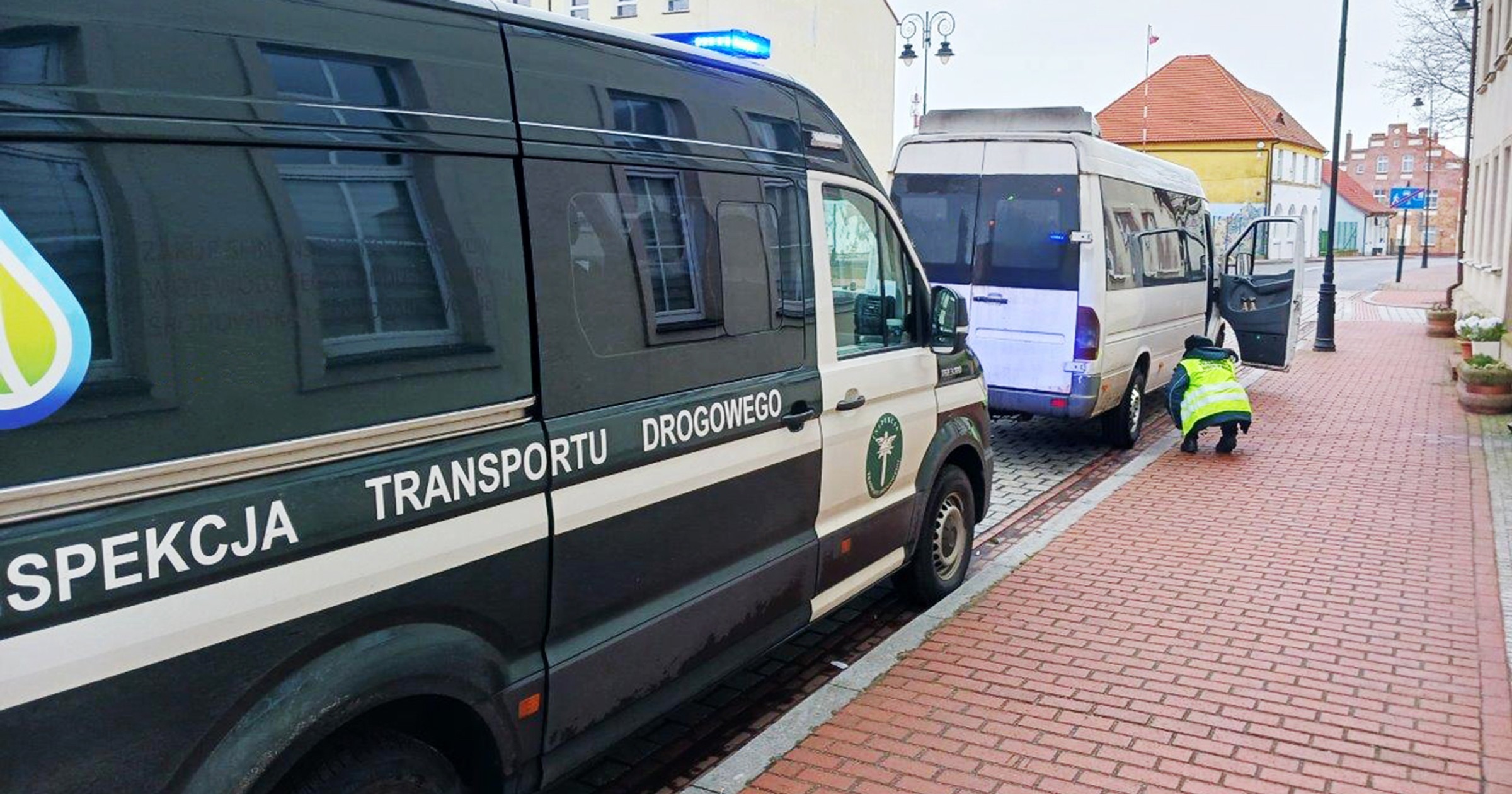 Autobus realizujący kurs na linii regularnej skontrolowali inspektorzy z Wojewódzkiego Inspektoratu Transportu Drogowego w Szczecinie