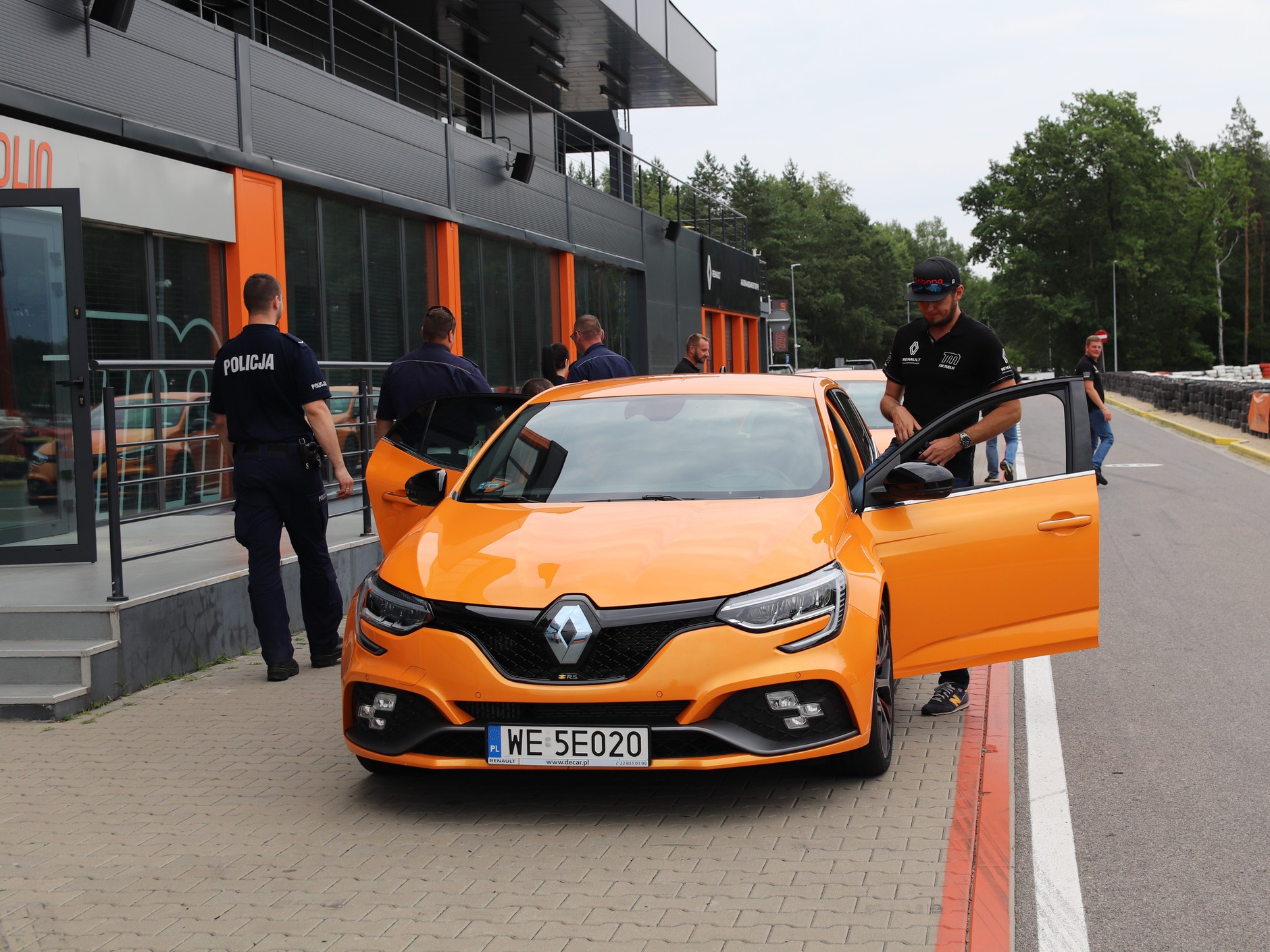 Szkolenie dla policji w szkole bezpiecznej jazdy Renault oraz Akademii Megane RS