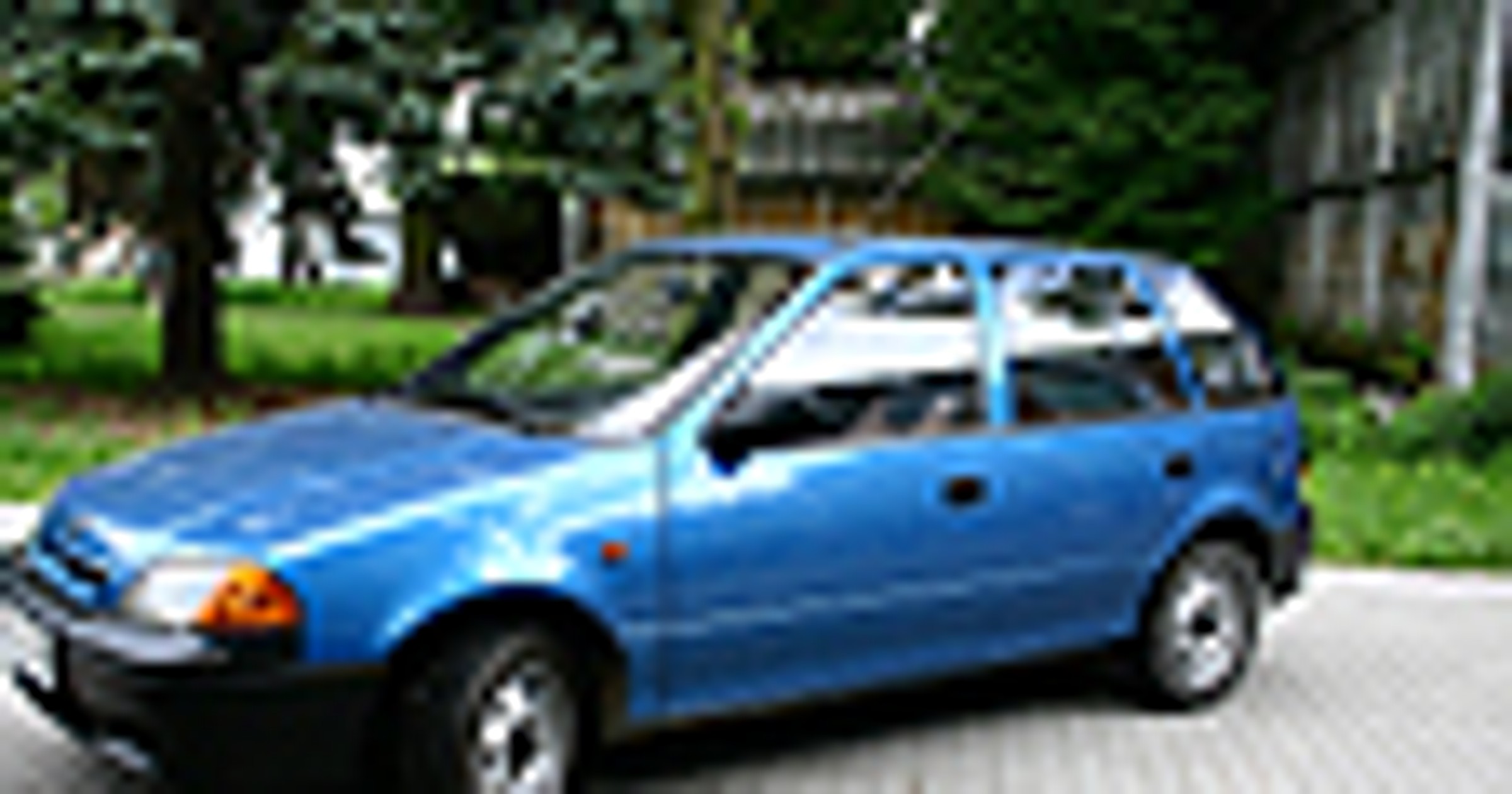 Suzuki Swift 1.0 GL - Trzeszczy, ale jedzie
