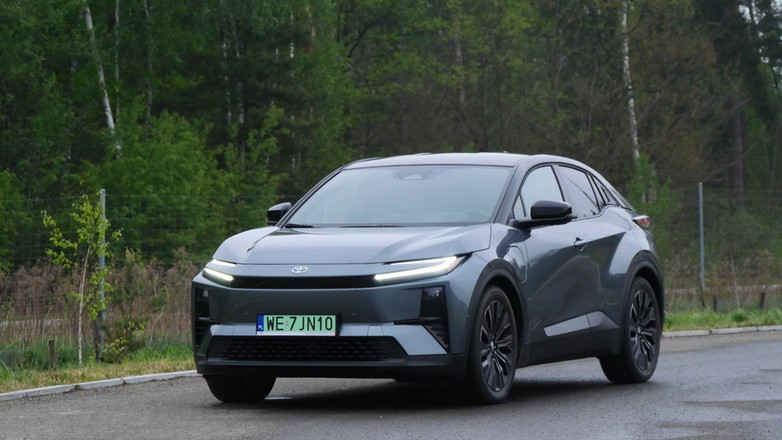 Toyota C-HR+ Executive AWD: wygląda znajomo, ale ze spalinową Toyotą C-HR poza nazwą ma niewiele wspólnego. 