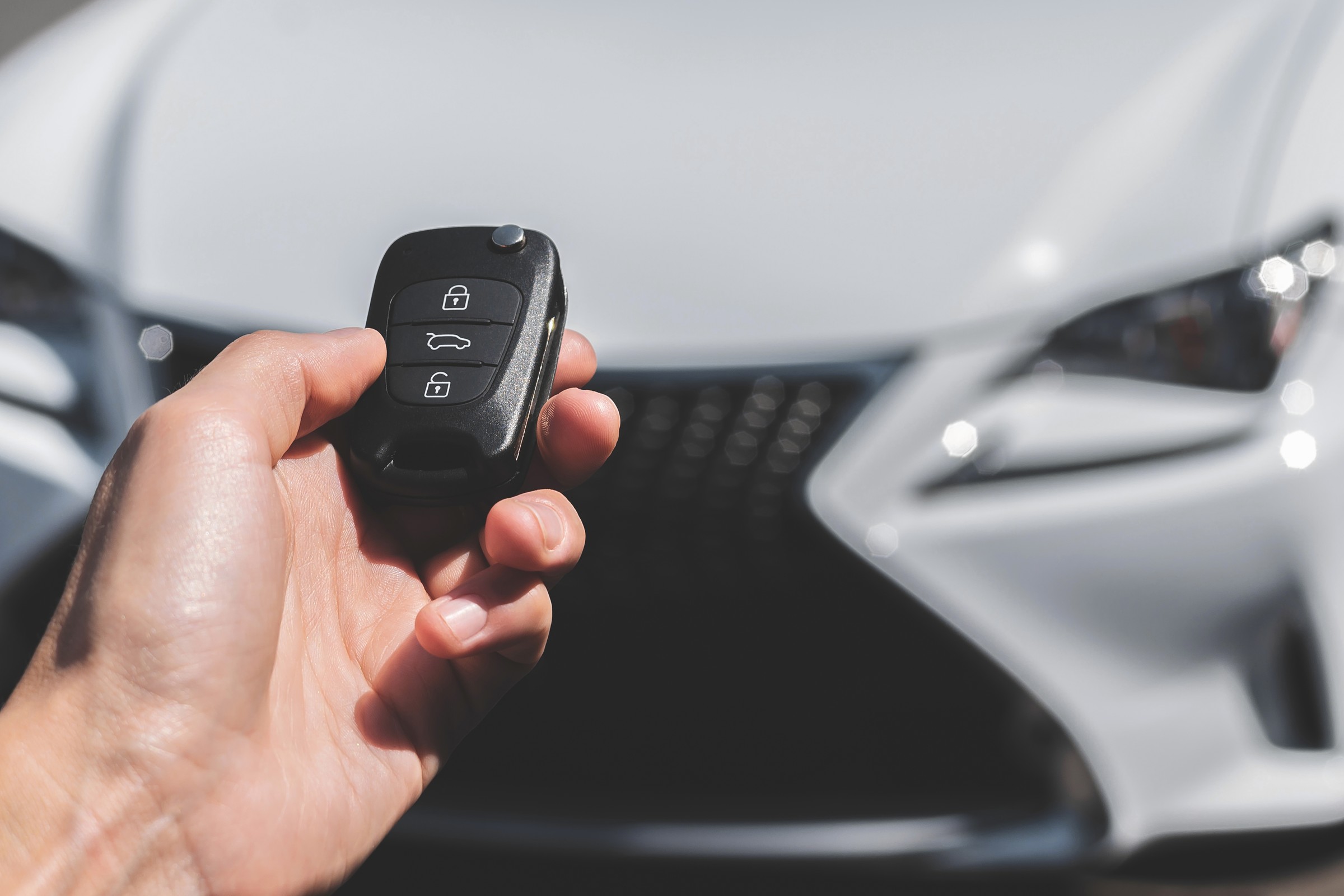 Co trzecie auto z bezkluczykowym systemem przez cały czas można ukraść w kilka sekund. ADAC sprawdzłio aż 850 aut