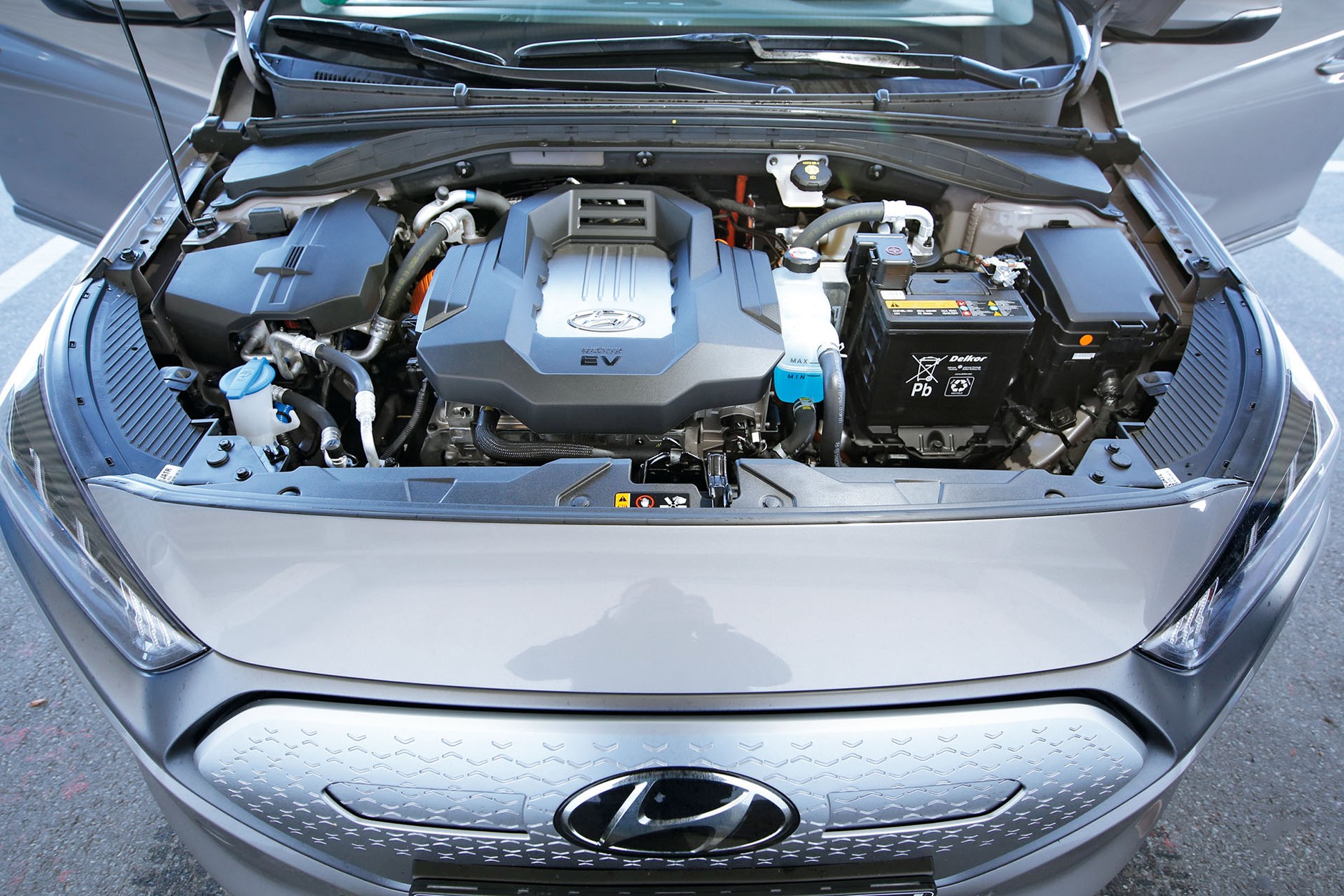 Hyundai Ioniq kontra Nissan Leaf - auta elektryczne dla ludu