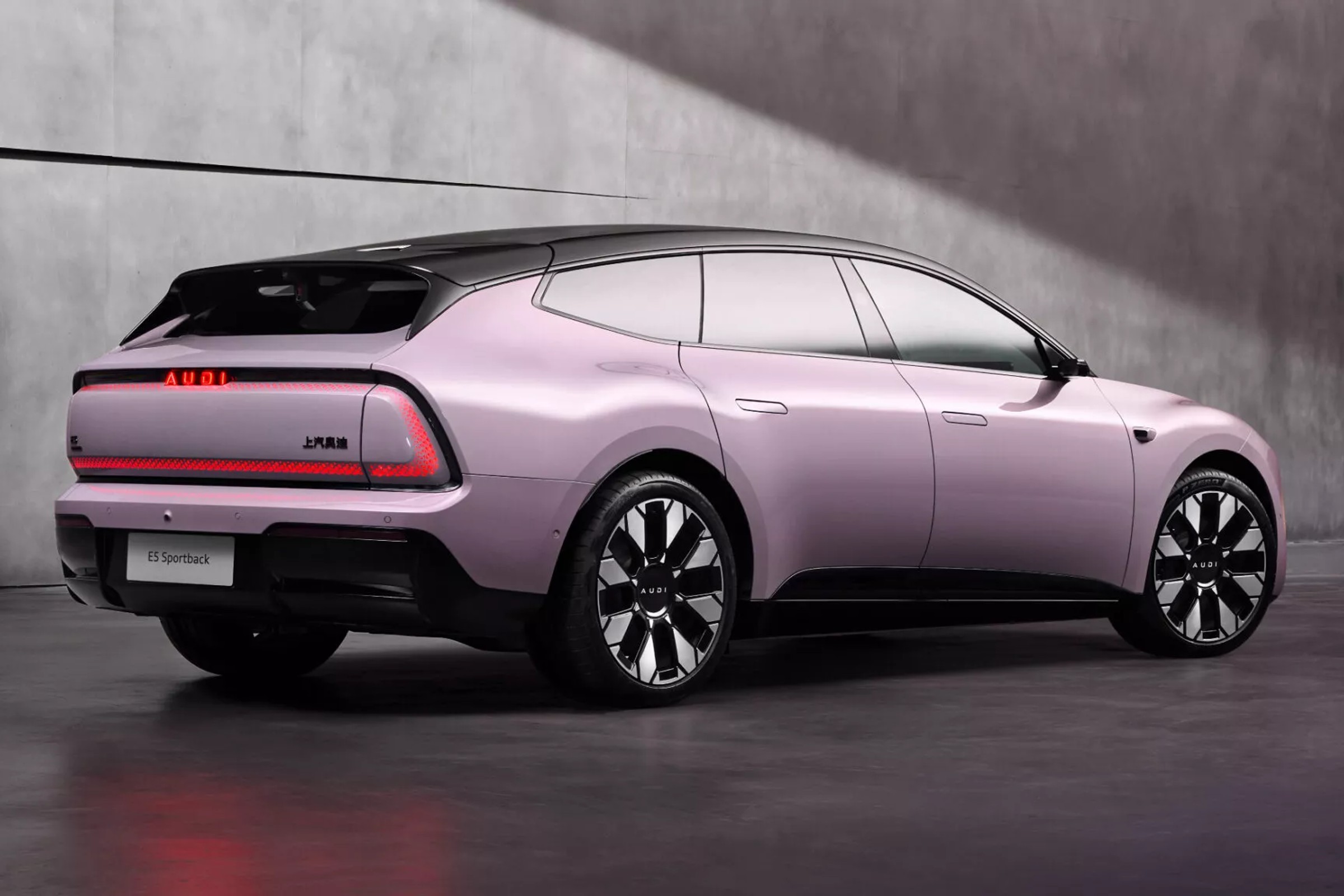 Europejskie marki tną ceny w Chinach do poziomów w UE niewyobrażalnych. Co się dzieje?