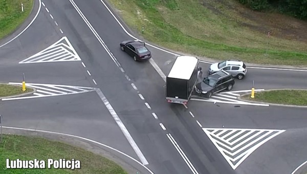 Dron zarejestrował wypadek. Policja pokazała wideo