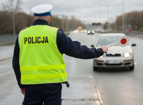 Jak długo trzeba odczekać po wypiciu alkoholu, żeby móc prowadzić samochód?