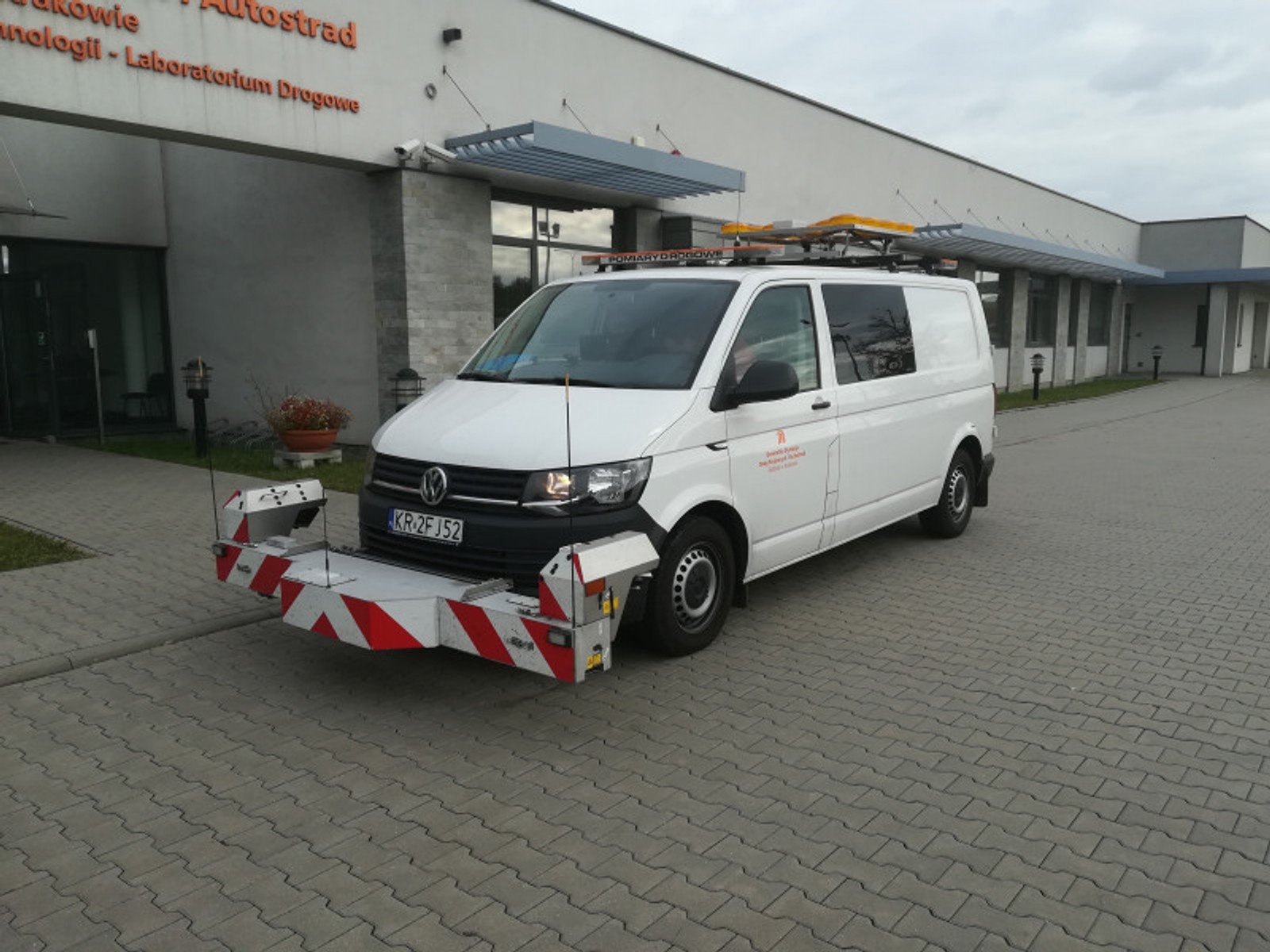 Auto do pomiaru nawierzchni