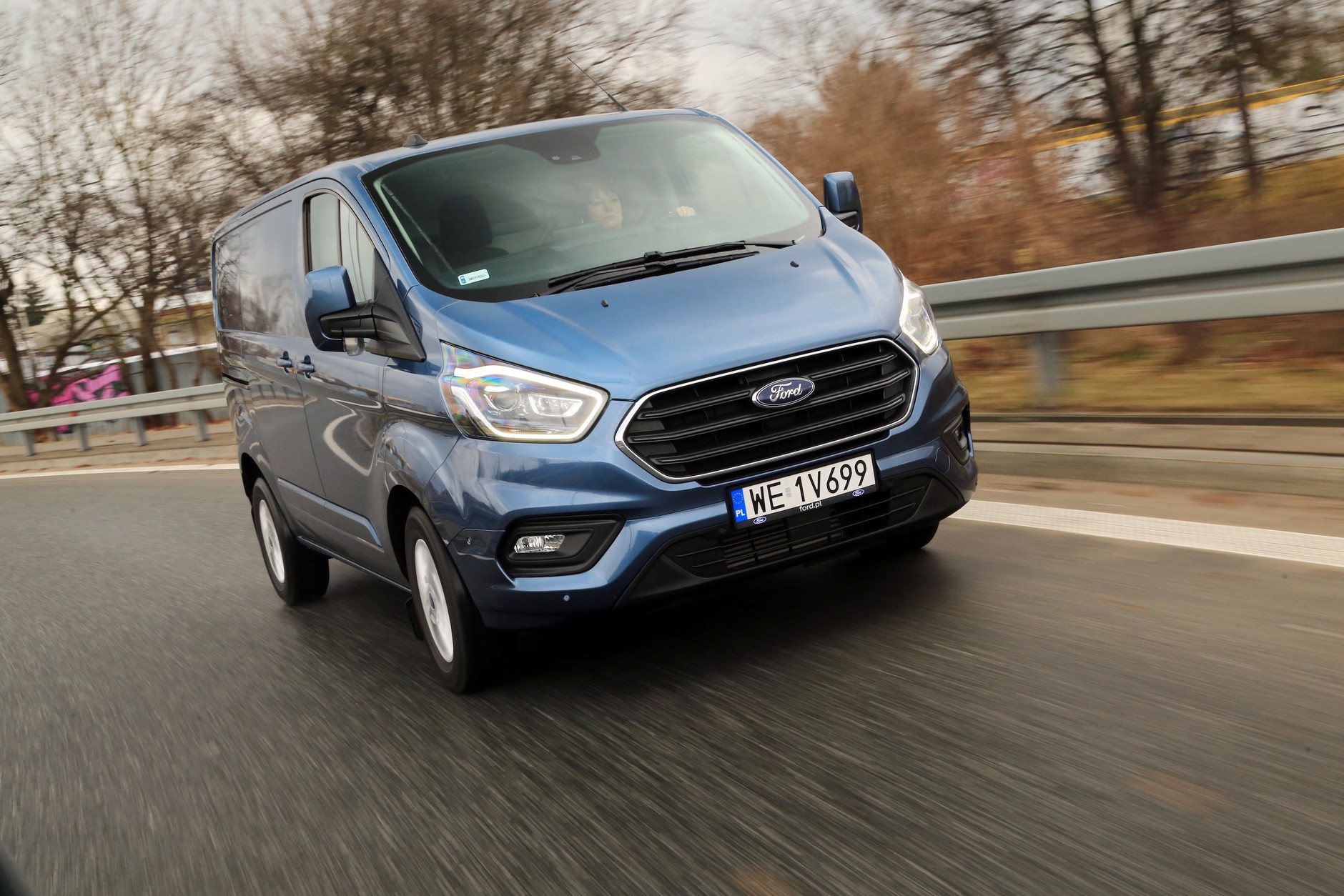 Ford Transit Custom plug-in – miejski dostawczak