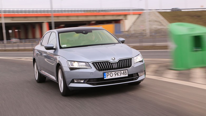 Skoda Superb 1.4 TSI ACT Style - klasa średnia małolitrażowa