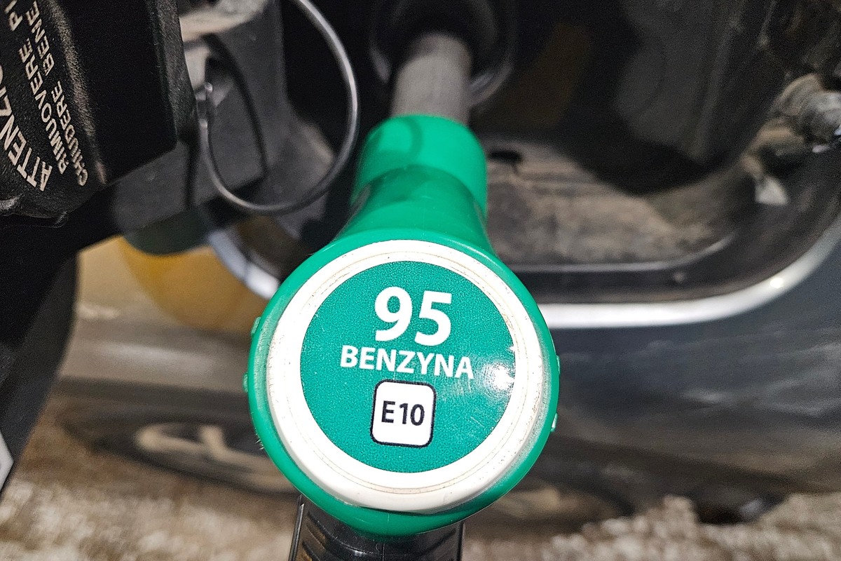 Cała prawda o benzynie E10. Mechanicy powiedzieli, do jakich aut nie tankować nowego Pb95