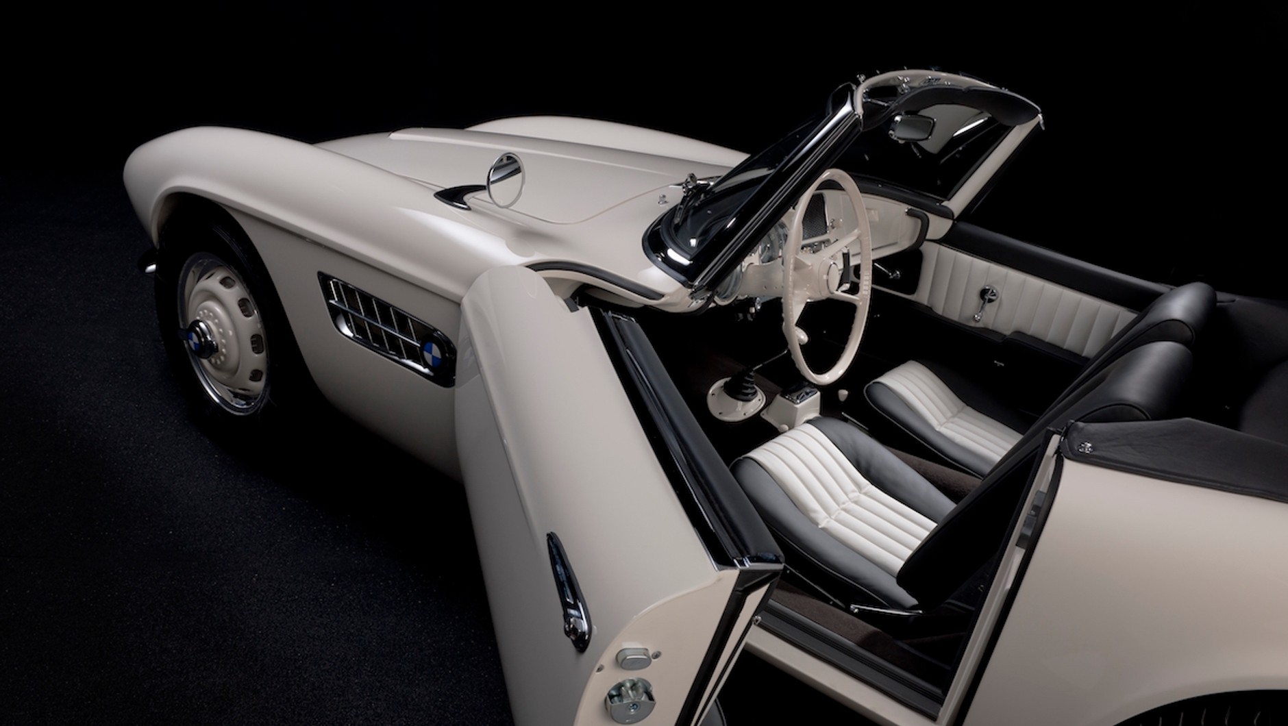 Odrestaurowane BMW 507 Elvisa Presleya