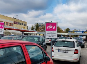 Parkowanie na miejscach dla kobiet w ciąży i dla rodzin. Czy coś za to grozi?