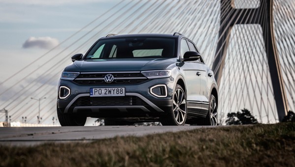 Jeździliśmy zmodernizowanym Volkswagenem T-Roc. Z zewnątrz zmiany są niewielkie, ale za to w środku…