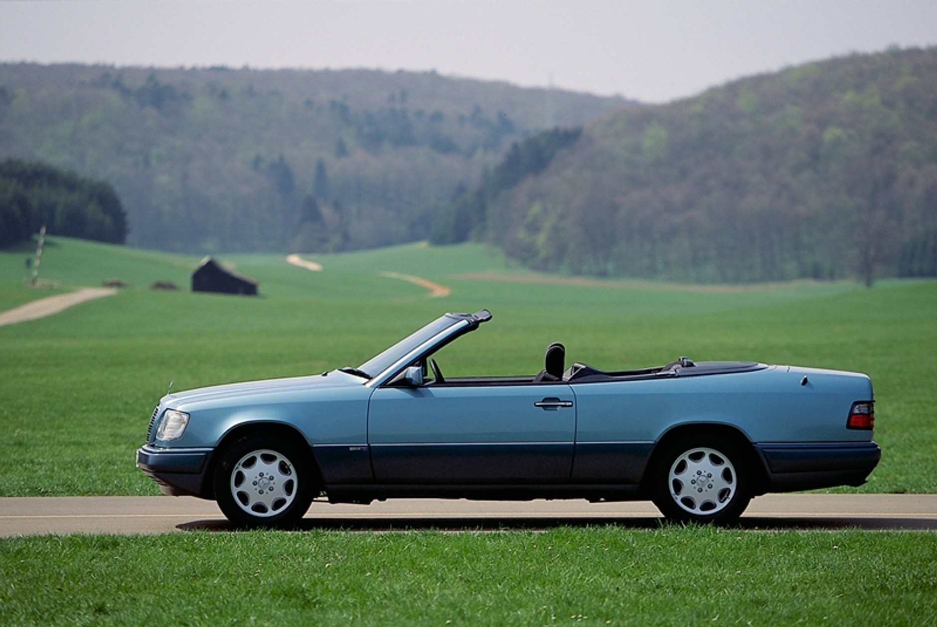 Mercedes W124 Cabrio – z pięknem trzeba obcować