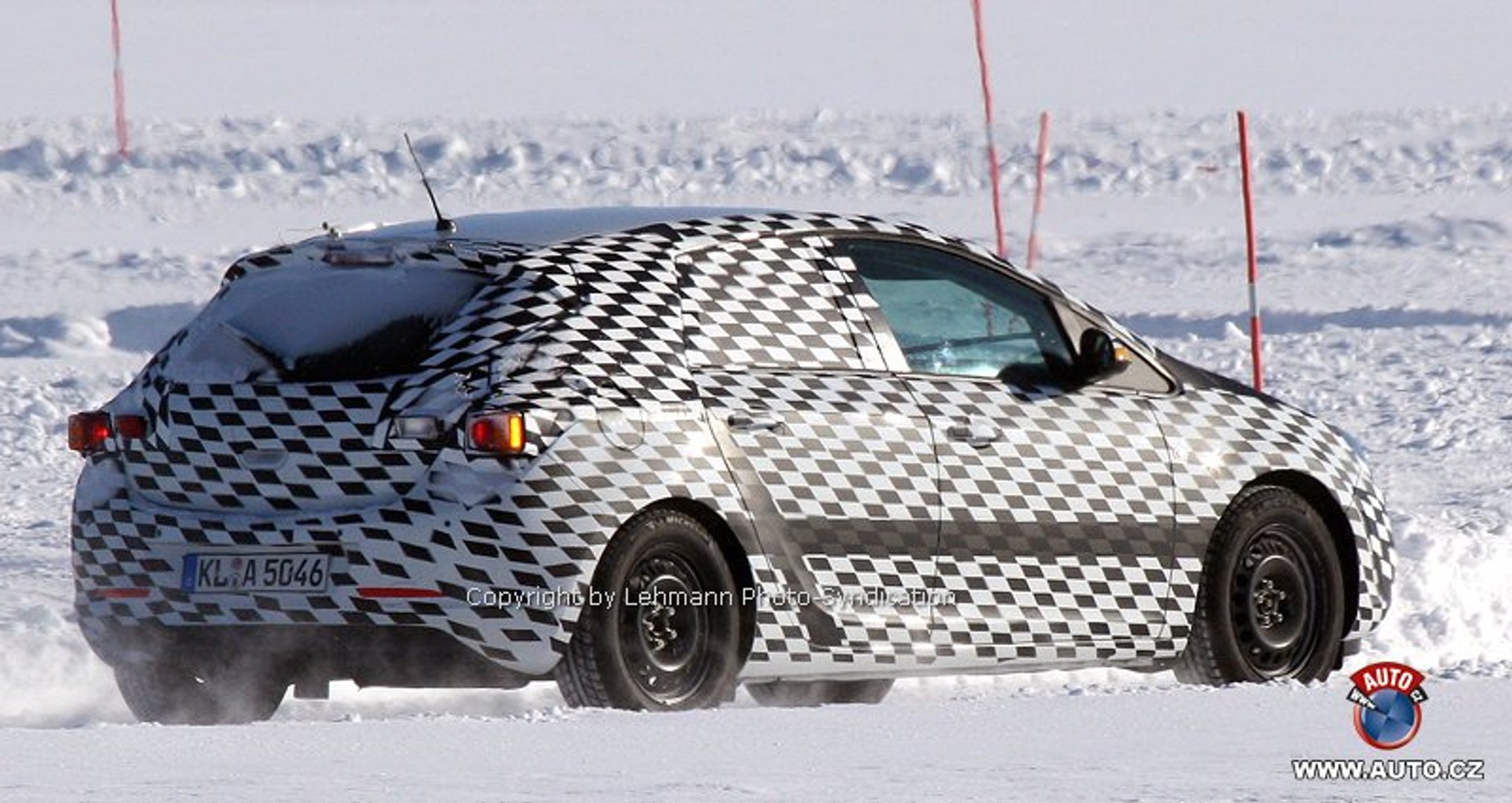 Zdjęcia szpiegowskie: nowy Opel Astra - partia szachowa