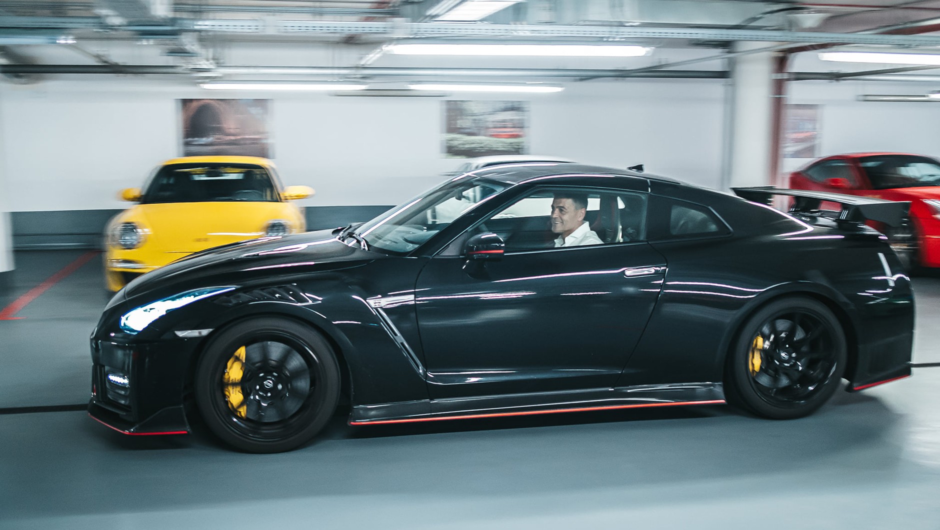 Krzysztof Hołowczyc w swoim ulubionym Nissanie GT-R Nismo