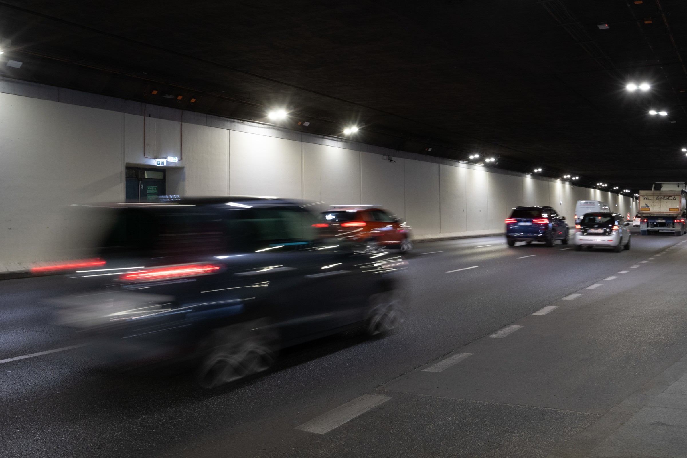 Odcinkowy pomiar prędkości w tunelu Wisłostrady. Tylko 5 proc. kierowców jeździło przepisowo