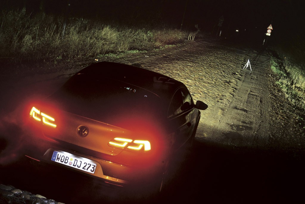 Porównanie świateł samochodowych: sprawdzamy, jak w praktyce działają: halogen, ksenon oraz lampa LED