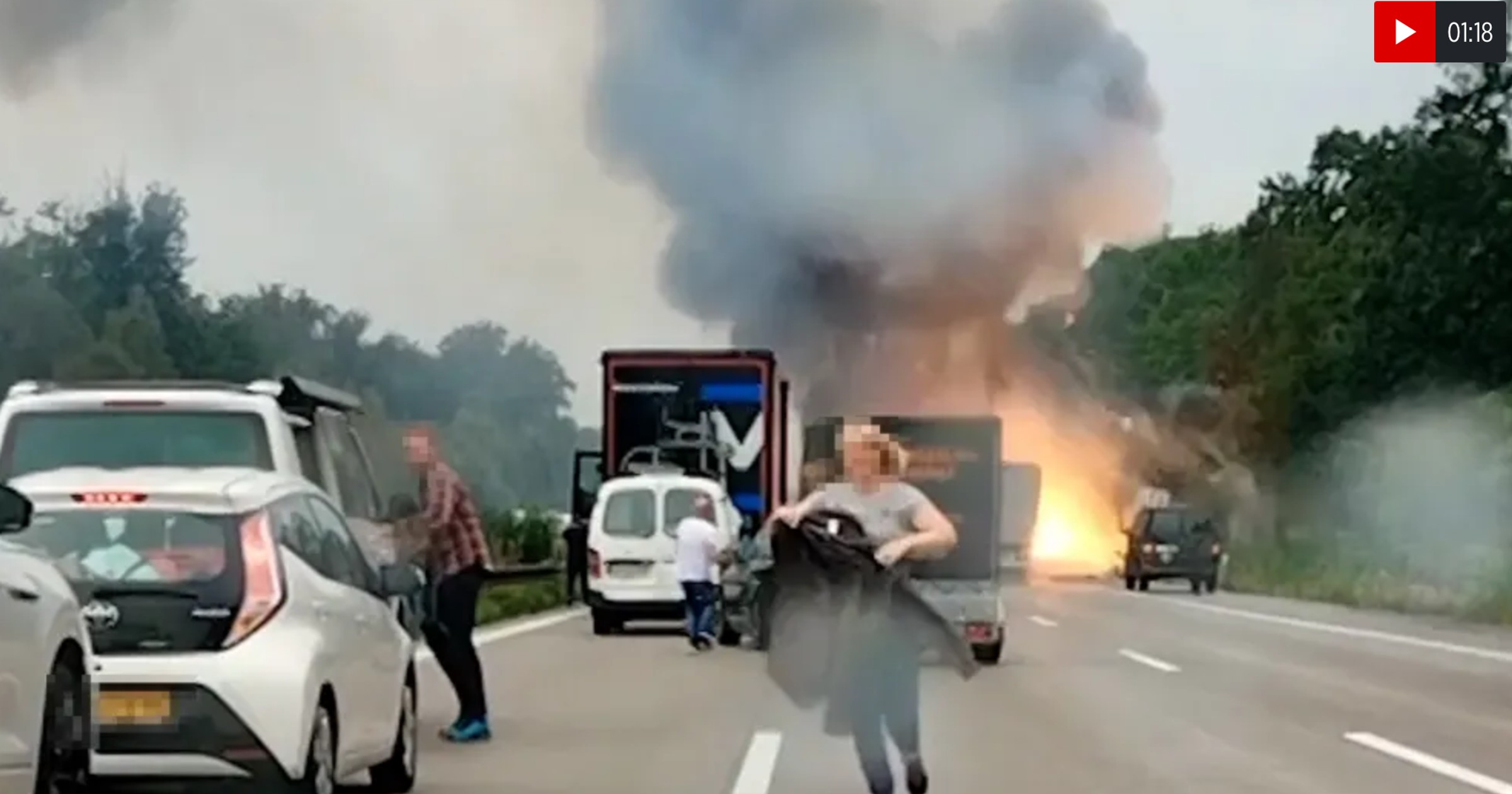 Po zderzeniu pojazdów na autostradzie A2 w Niemczech eksplodowały niebezpieczne materiały przewożone w jednej z ciężarówek