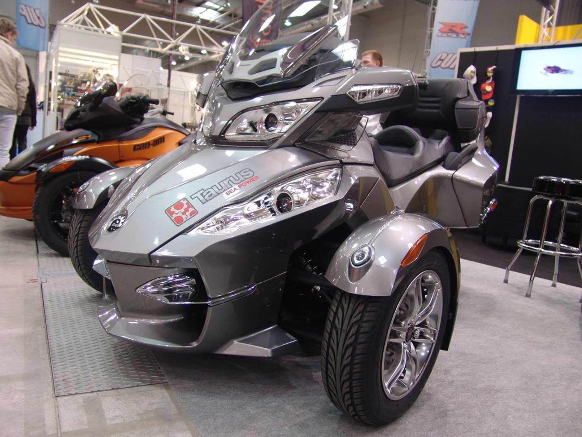 III Ogólnopolska Wystawa Motocykli i Skuterów: premiery i atrakcyjne hostessy (galeria)