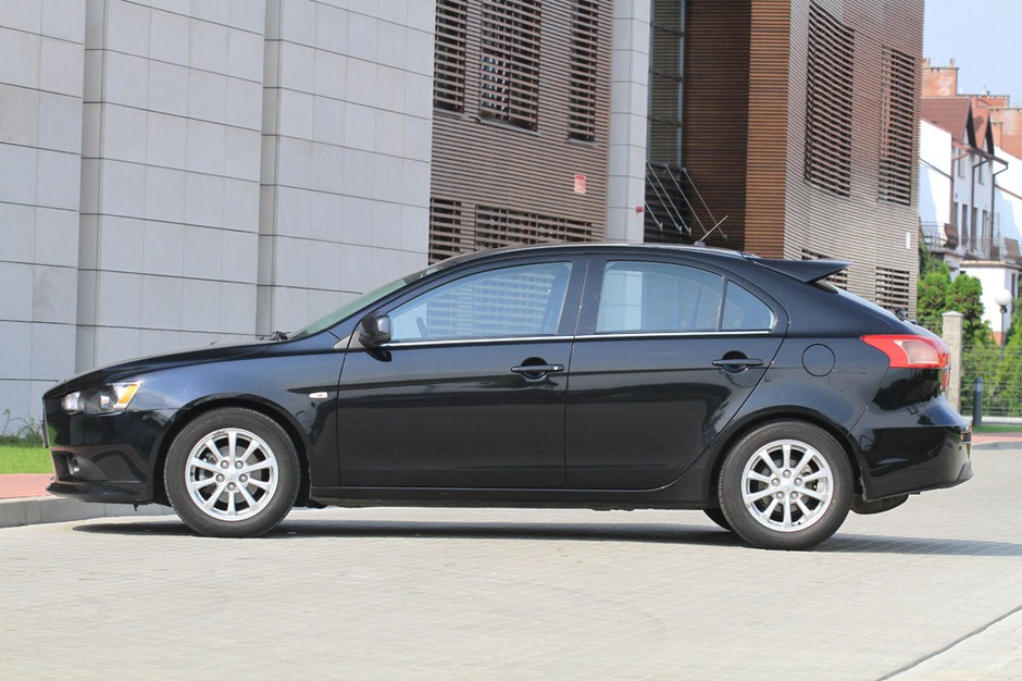 Mitsubishi Lancer kontra Citroen C4 i Opel Astra: kompakty tylko na pozór podobne