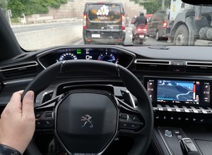 Układy asystujące – bardziej szkodzą niż pomagają kierowcy?
