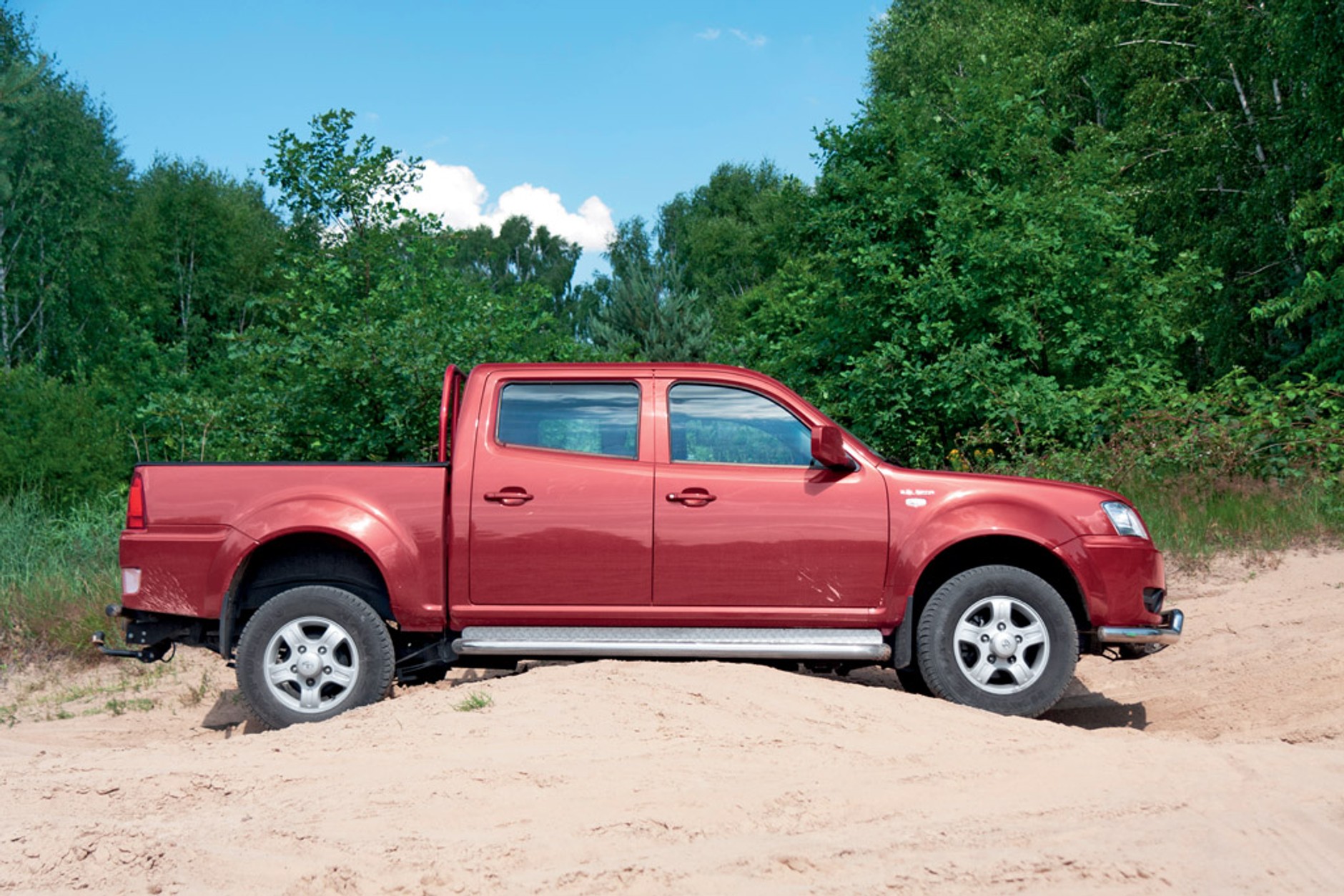 Chętni do ciężkiej pracy? Porównujemy najtańsze pikapy na naszym rynku