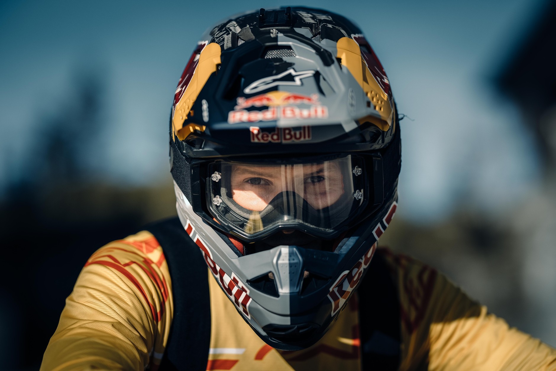 Red Bull Tom Pagès wyskoczył z klifu wprost w przepaść