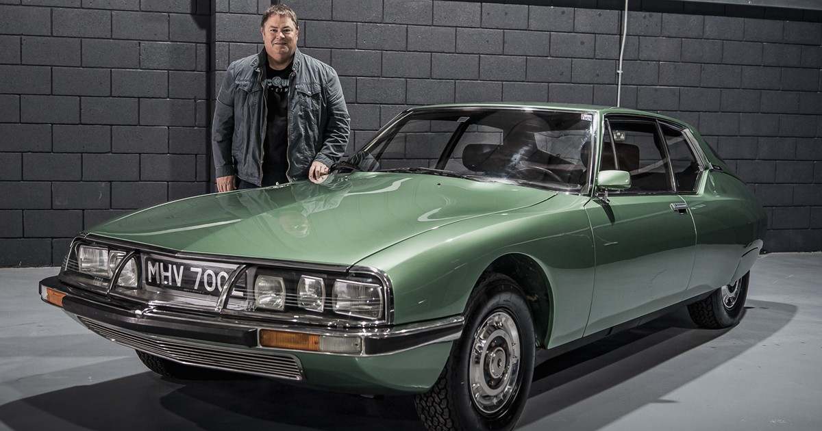 Mike Brewer przy swoim Citroenie SM