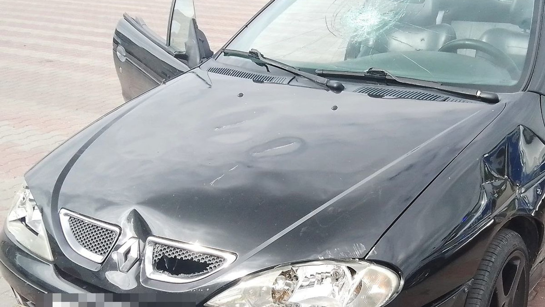 Renault Megane zdemolowane przez pijanego 36-latka