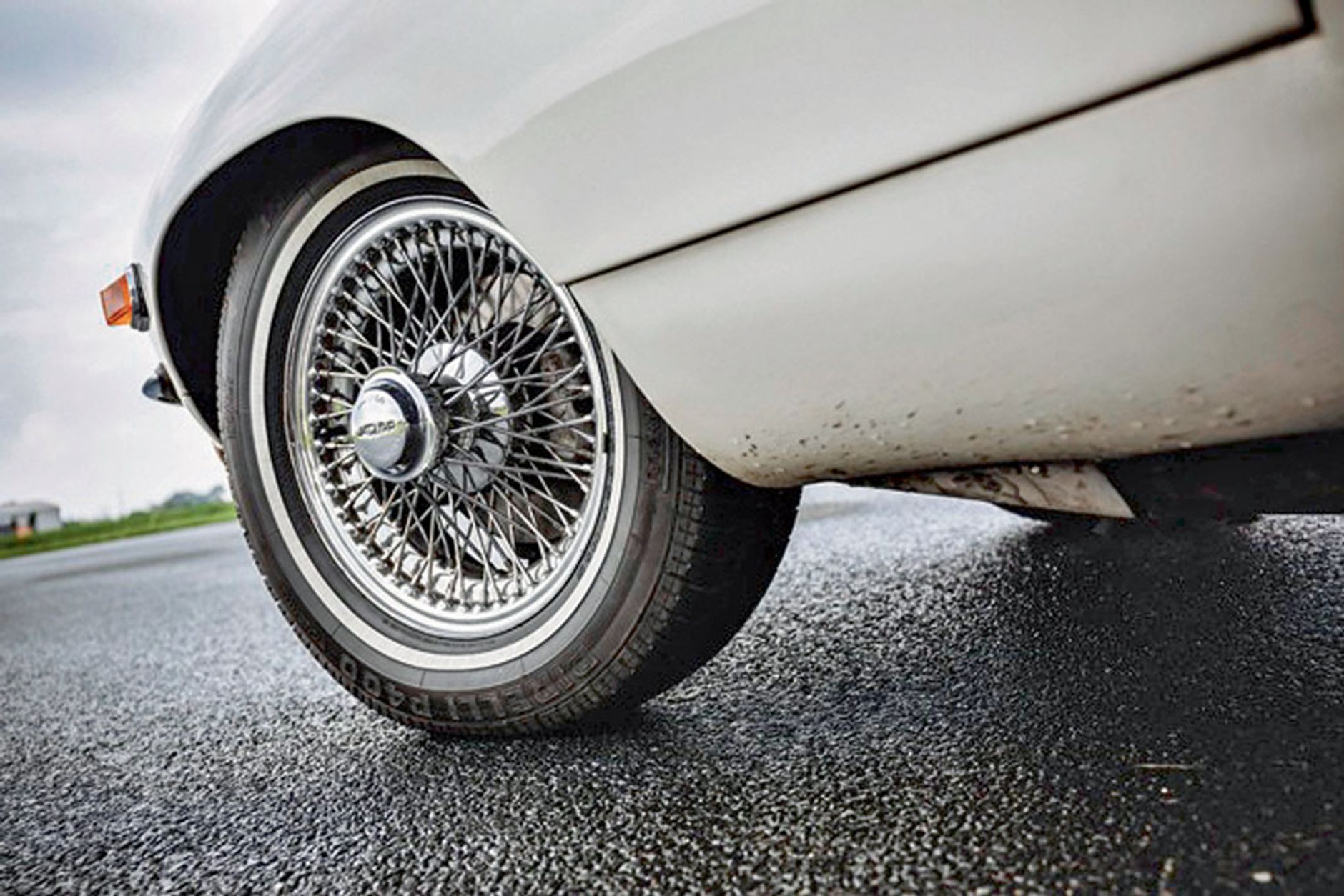 Jaguar E-Type 4.2 - nieporównywalnie ponadczasowy