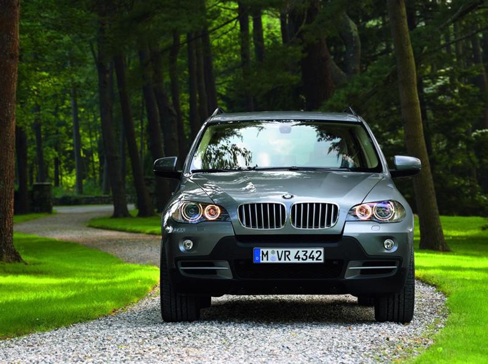Nowe BMW X5: oficjalne zdjęcia i kompletne informacje