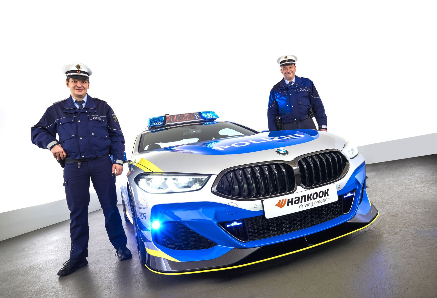 Policyjne BMW M850i AC Schnitzer