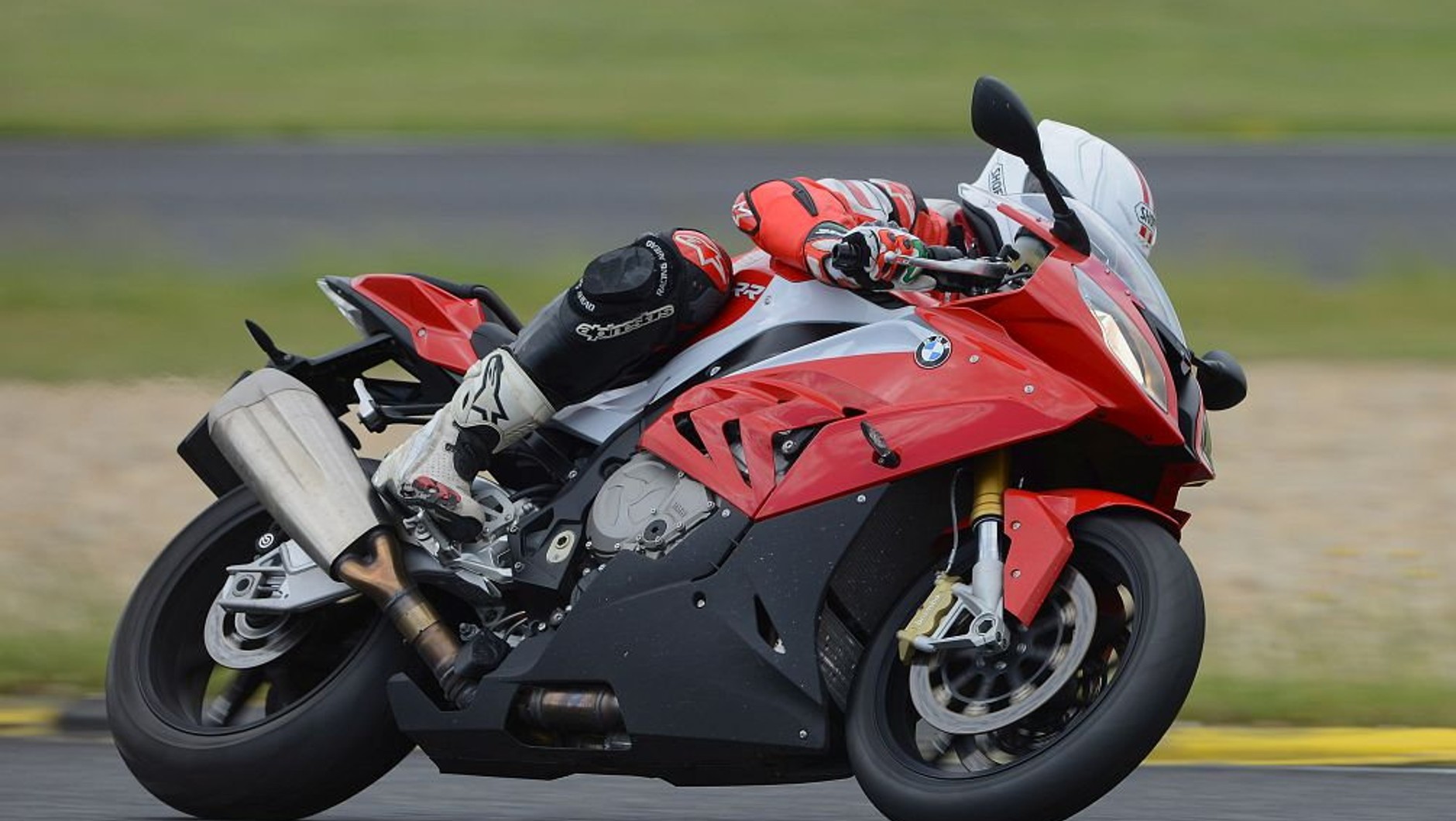 BMW S 1000RR na torze Pannonia-Ring
