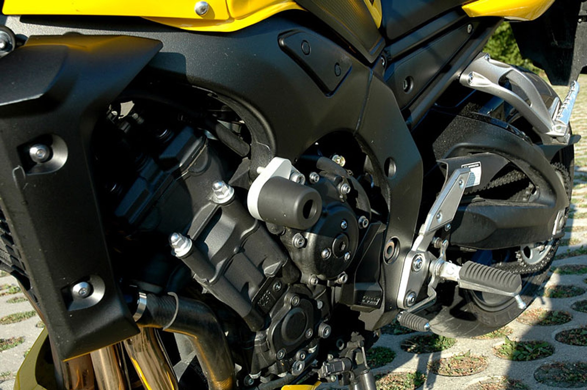 KTM 990 SuperDuke vs. Yamaha FZ1 (test porównawczy)