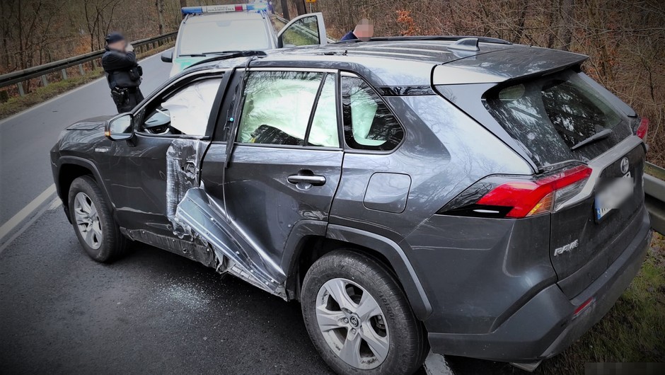 Toyota RAV4 rozbita w trakcie ucieczki przed Strażą Graniczną