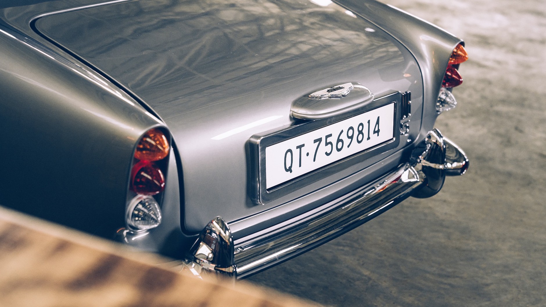 Zabawkowy DB5 Junior "No Time to Die" od The Little Car Company