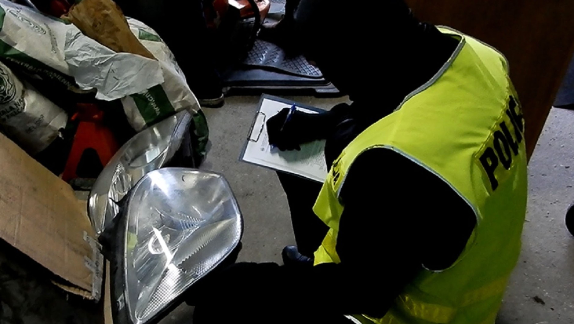 Policjanci czasem 
starają się dotrzeć
do osób, które kupiły
części od złodziei