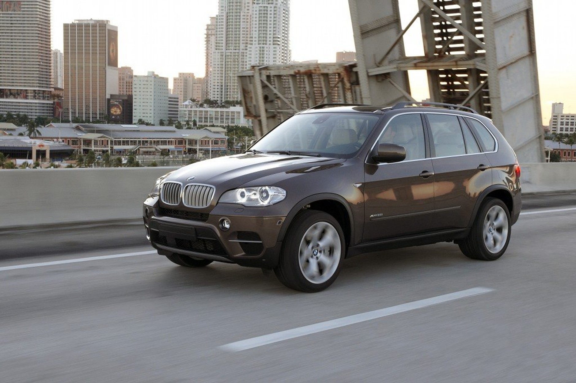 BMW X5 - Bawarski SUV z odmłodzoną twarzą