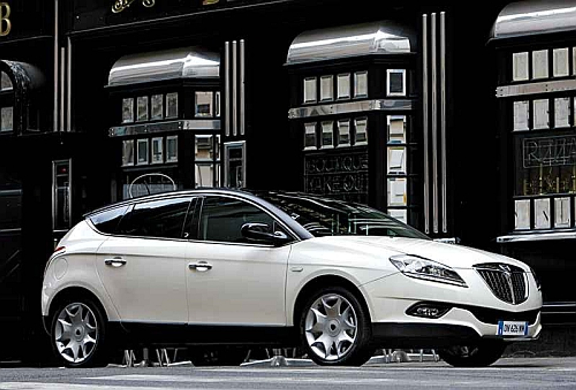 Lancia Delta na Warsaw Fashion Street