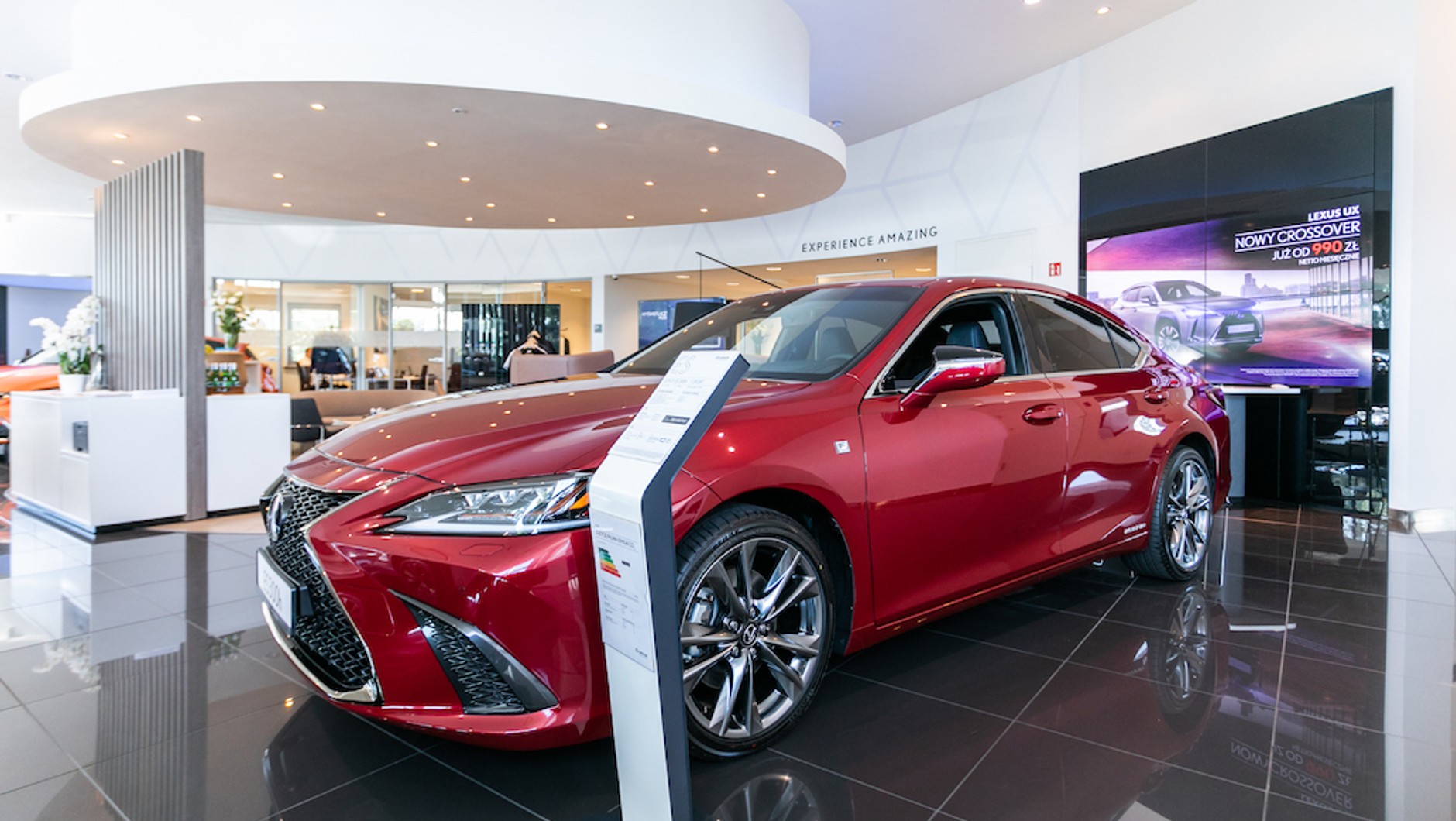 Wielki Test Salonów – Lexus