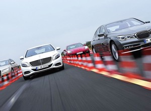 Limuzyna dla szefa wszystkich szefów - nowe BMW 750i kontra Audi A8, Mercedes klasy S i Porsche Panamera