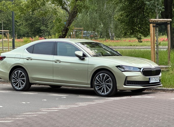 To pierwsza hybryda z wtyczką, którą naprawdę polubiłem. Skoda zaskakiwała każdego dnia