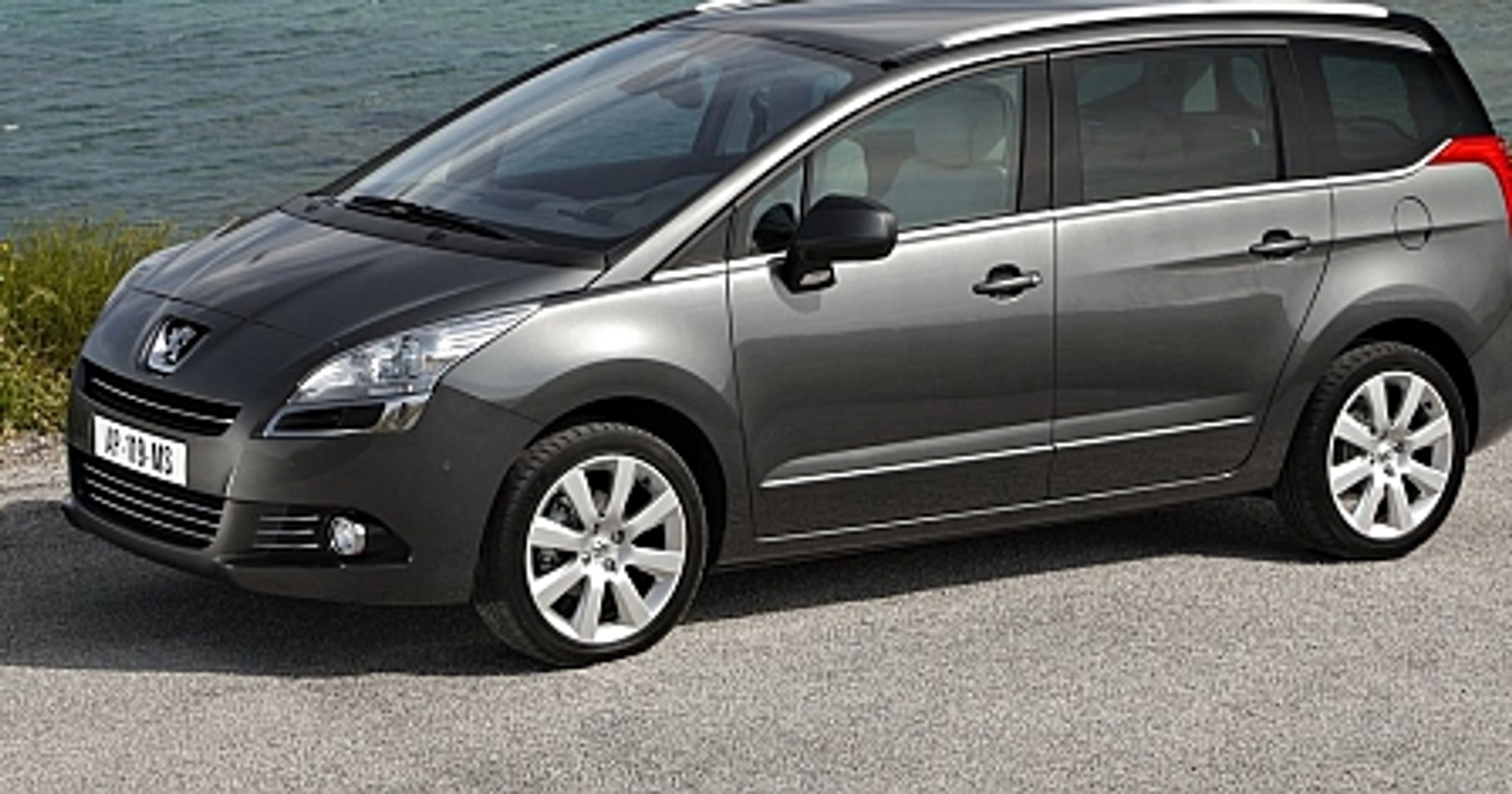 Peugeot 5008 - Francuzi podbijają rynek minivanów