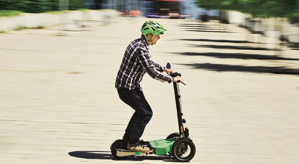 Elektryczny skuter-hulajnoga