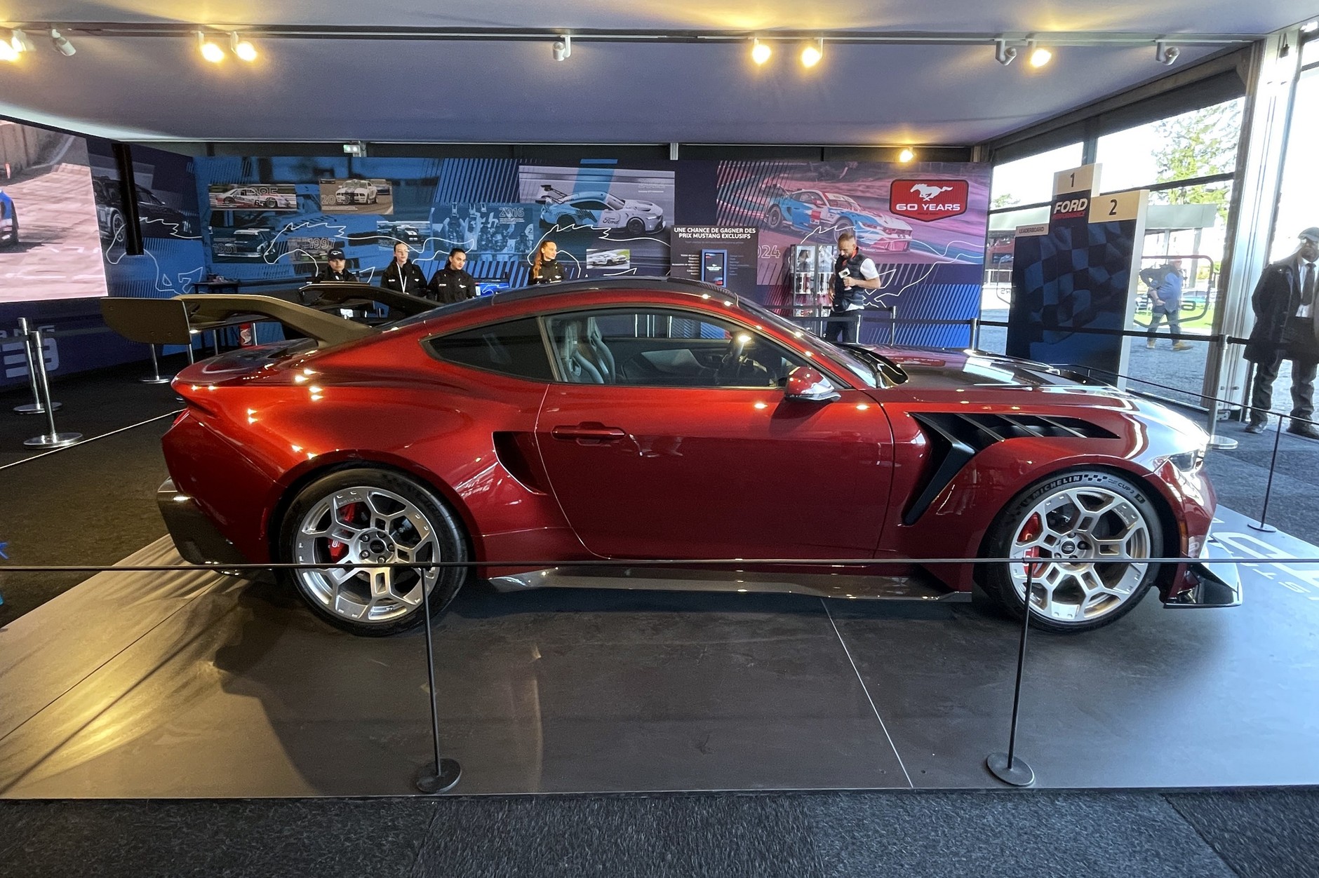 Ford Mustang GTD na ekspozycji marki na 24h Le Mans