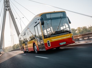 Tajemniczy autobus na ulicach Warszawy. Sprawdzą go pasażerowie